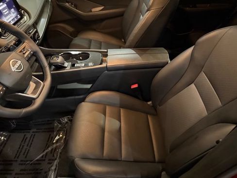 Certified 2025 Nissan Rogue SV w/ SV Premium Package FWD image 11