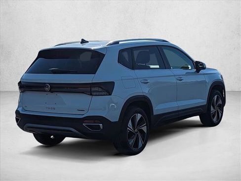 New 2025 Volkswagen Taos SE image 2