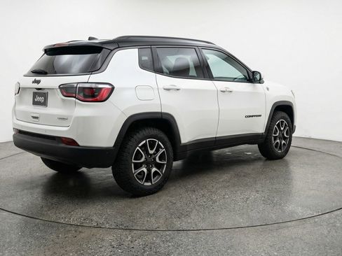 Used 2025 Jeep Compass Trailhawk AWD/4WD image 9