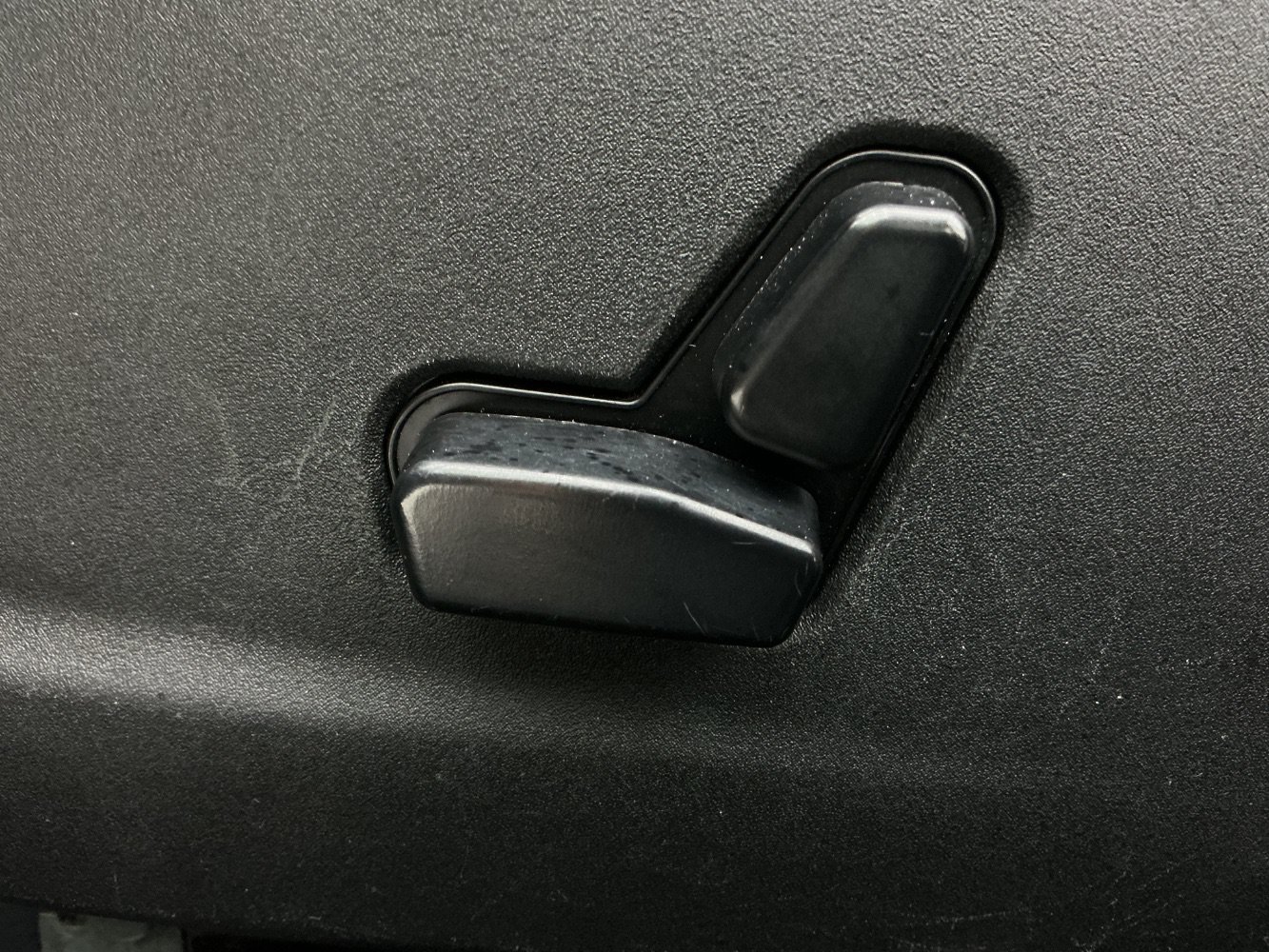 Used 2019 Chrysler 300 S AWD/4WD image 39
