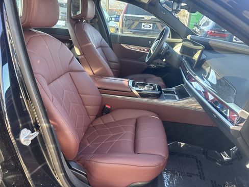 Used 2023 BMW 760i xDrive 760i xDrive image 2