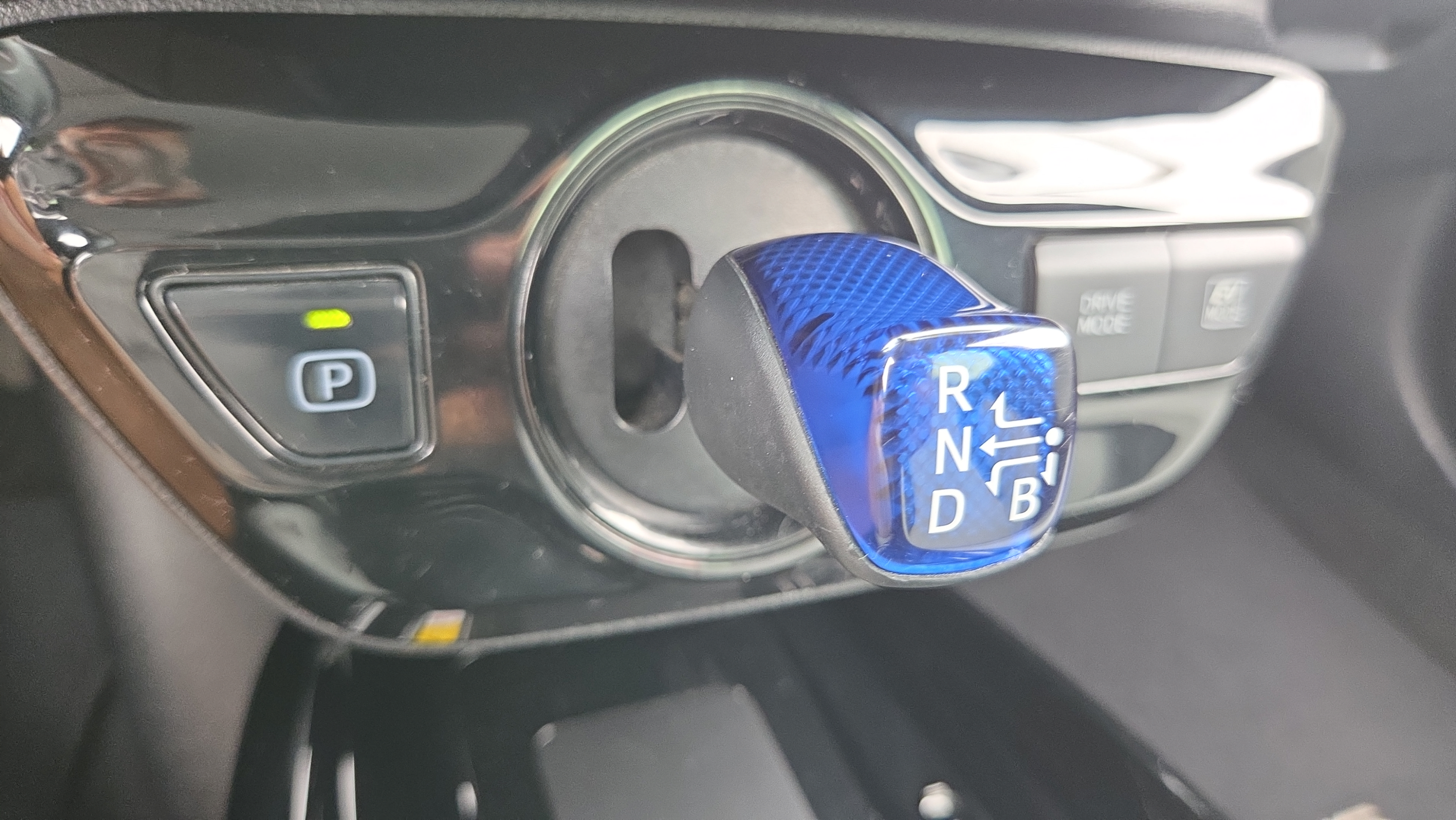 Used 2020 Toyota Prius Limited FWD image 36