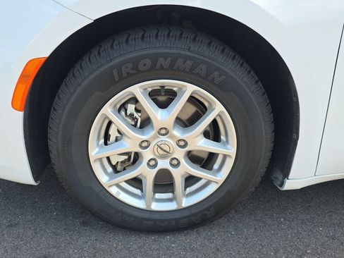 Used 2023 Chrysler Pacifica Touring-L FWD image 9