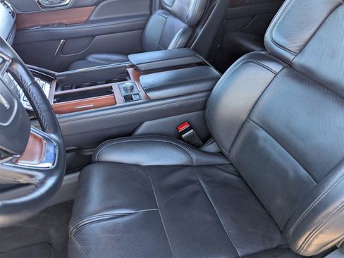 Used 2024 Lincoln Navigator Reserve image 19