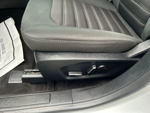 Used 2019 Ford Fusion SE image 11