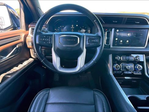 Used 2022 GMC Yukon XL Denali image 6