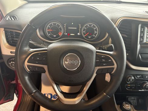 Used 2014 Jeep Cherokee Latitude AWD/4WD image 11