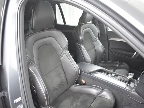 Used 2016 Volvo XC90 T6 R-Design w/ Protection Package Plus AWD/4WD image 22