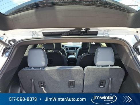 Used 2023 Buick Enclave Essence w/ Experience Buick Package AWD/4WD image 7