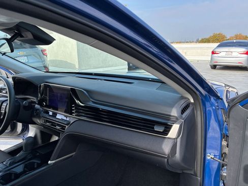 Used 2025 Toyota Camry LE image 34