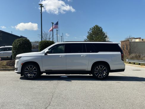 Used 2022 Cadillac Escalade ESV Sport w/ Touring Package image 14