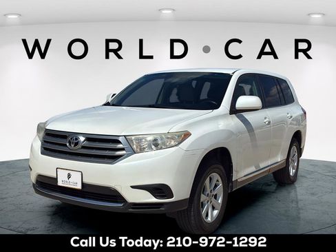 Used 2012 Toyota Highlander FWD w/ Tow Pkg image 10