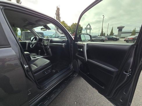 Used 2021 Toyota 4Runner SR5 Premium image 10