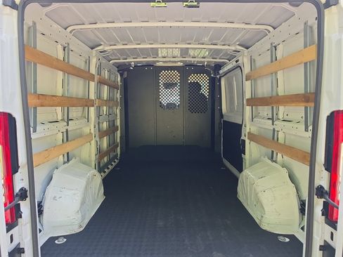 Used 2025 RAM ProMaster 2500 w/ U-Haul Equipment Group FWD image 13