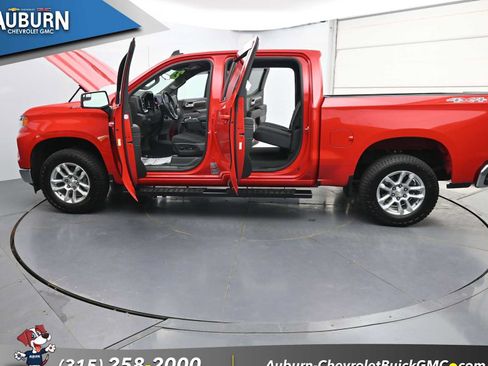Used 2023 Chevrolet Silverado 1500 LT AWD/4WD image 38