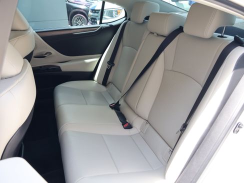 Used 2024 Lexus ES 350 w/ Premium Package FWD image 34