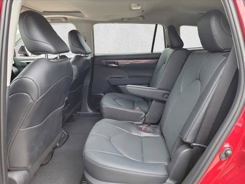 Used 2026 Toyota Highlander Limited AWD/4WD image 11