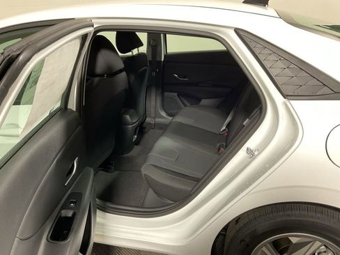 New 2026 Hyundai Elantra SE FWD image 32