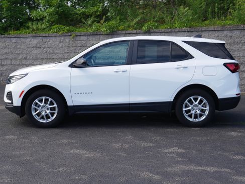 Certified 2024 Chevrolet Equinox LS w/ LS Convenience Package AWD/4WD image 3