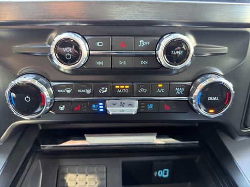 Used 2025 Ford F350 Lariat w/ Lariat Ultimate Package AWD/4WD image 17