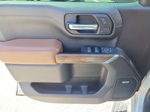 Used 2019 Chevrolet Silverado 1500 High Country w/ Technology Package AWD/4WD image 16