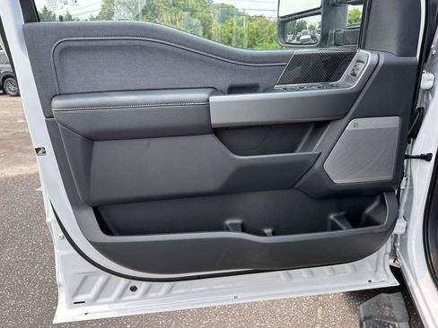 New 2026 Ford F250 Lariat w/ Black Appearance Package AWD/4WD image 9