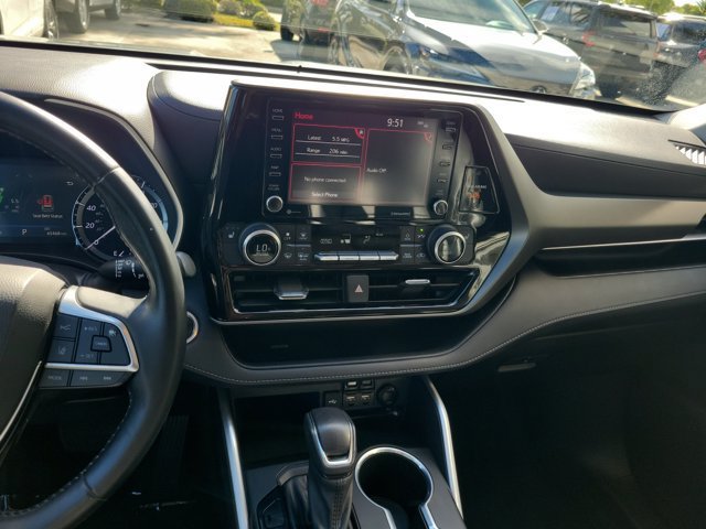 Used 2021 Toyota Highlander XLE AWD/4WD image 21