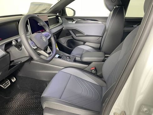 New 2026 Volkswagen Tiguan SE R-Line AWD/4WD image 2