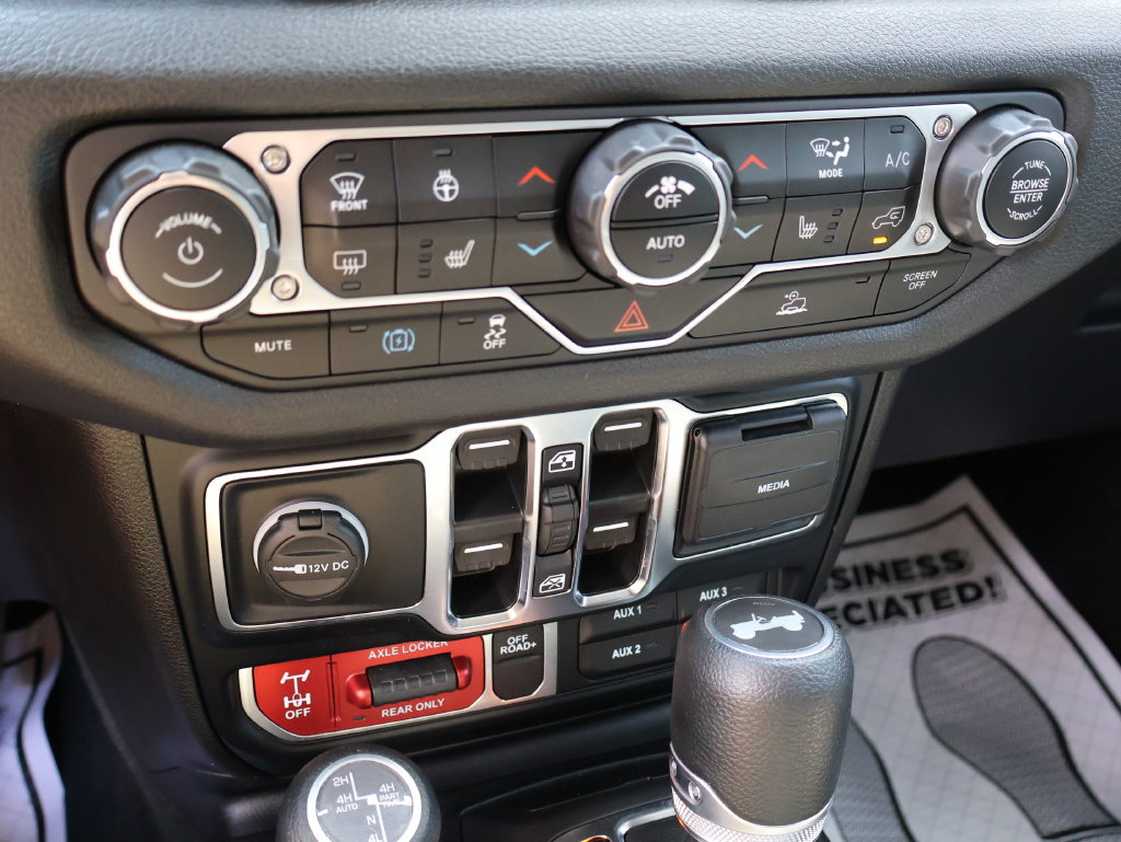 Used 2024 Jeep Wrangler Unlimited AWD/4WD image 34
