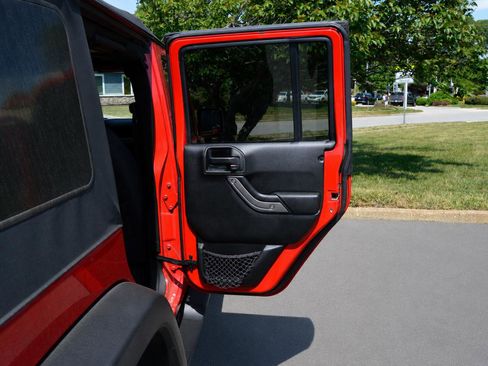 Used 2015 Jeep Wrangler Unlimited Sport w/ Quick Order Package 24S AWD/4WD image 18