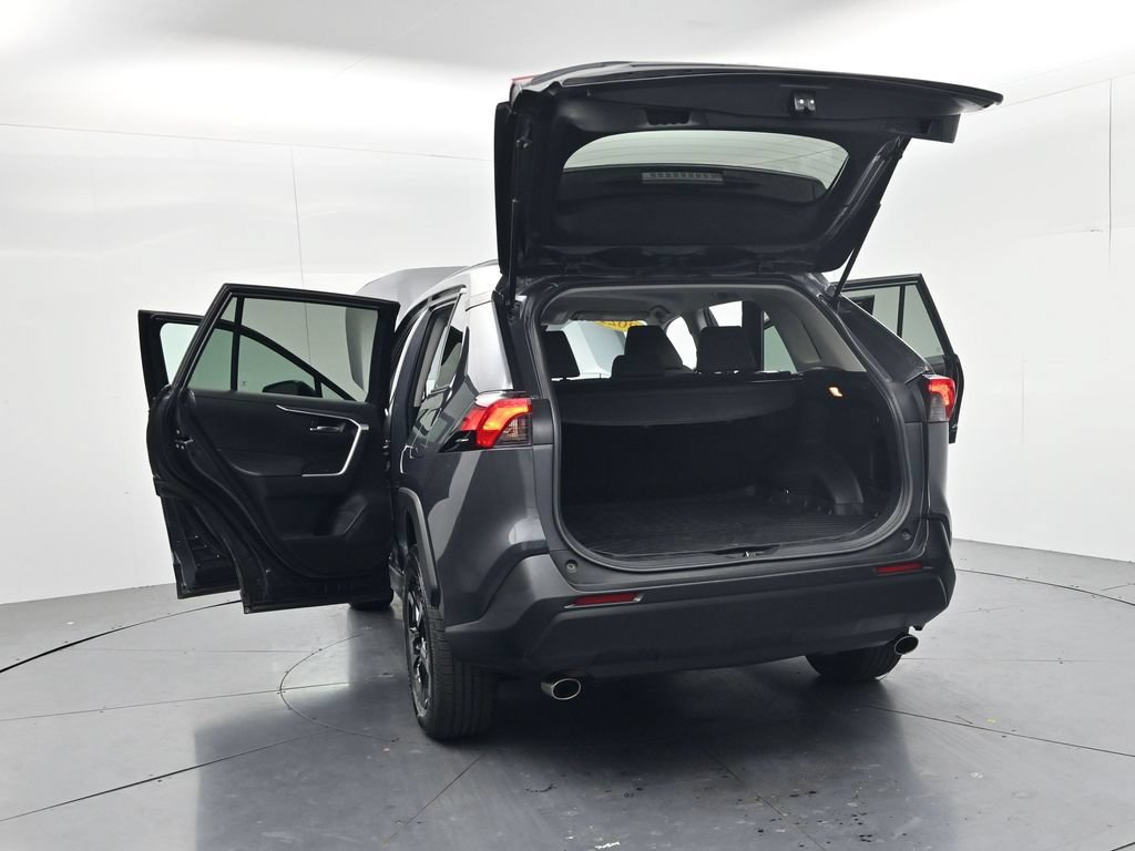 Used 2021 Toyota RAV4 XLE AWD/4WD image 48