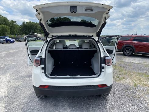 Used 2019 Jeep Compass Latitude FWD image 17