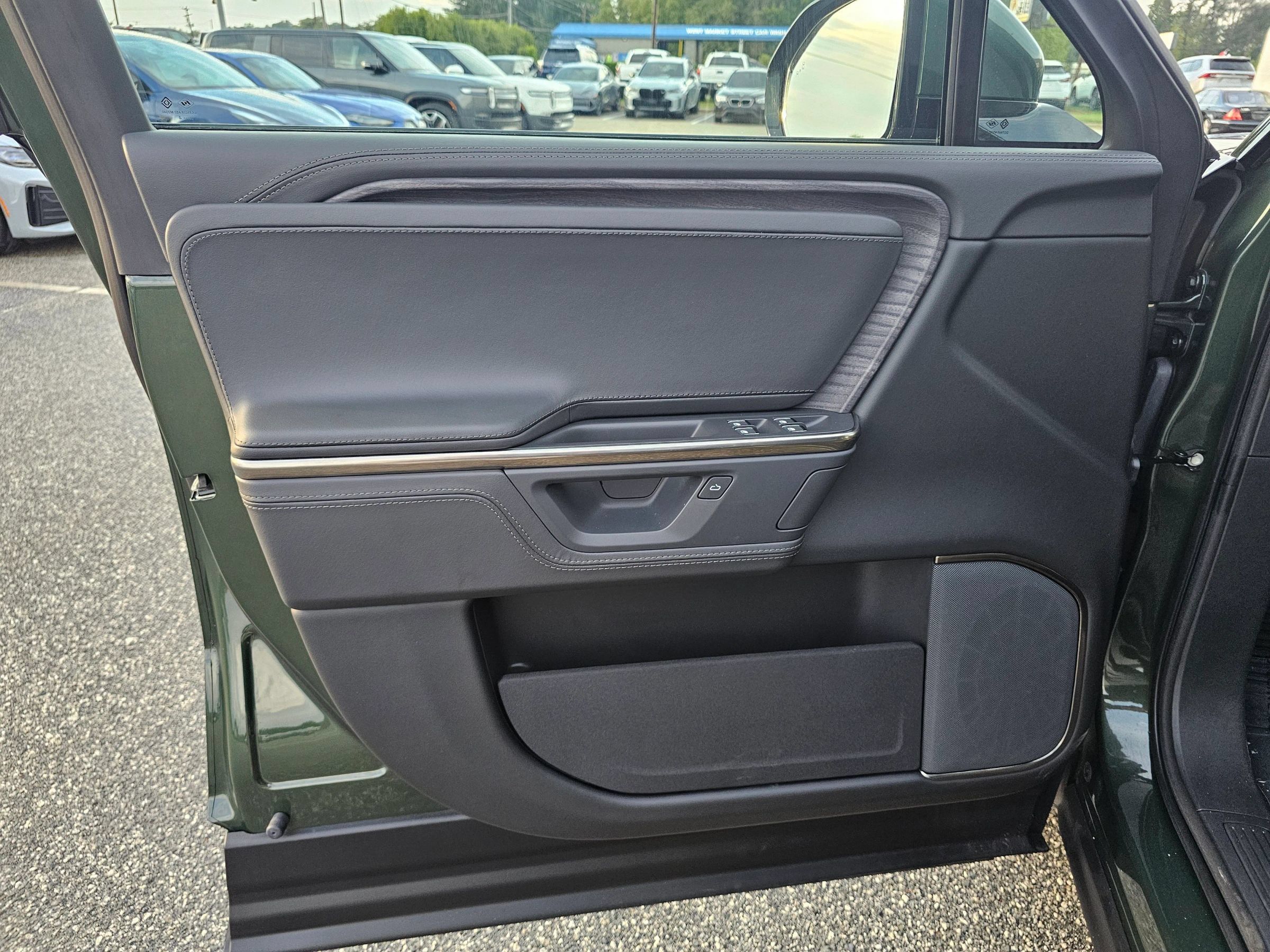 Used 2025 Rivian R1S Adventure Dual AWD/4WD image 13