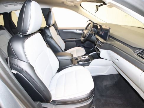 Certified 2024 Ford Escape SE image 50