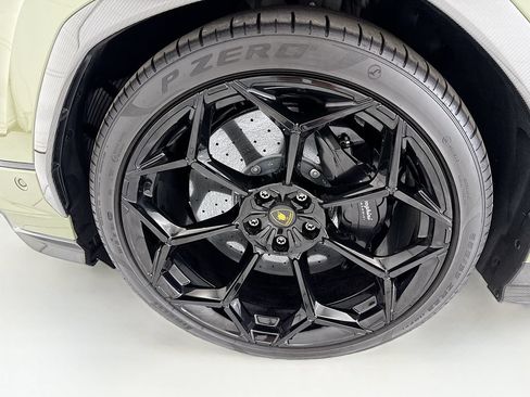 Used 2024 Lamborghini Urus Performante AWD/4WD image 29