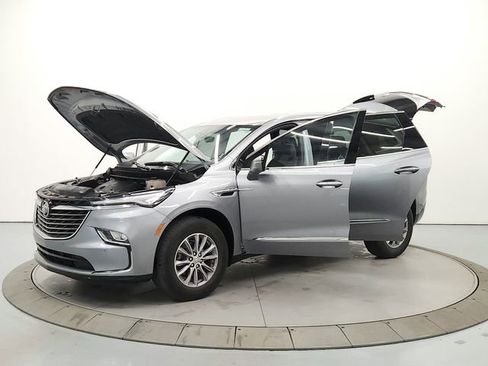 Used 2024 Buick Enclave Premium image 11