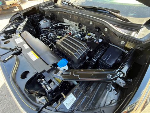 Used 2024 Volkswagen Atlas Cross Sport SE image 5