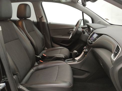 Used 2020 Chevrolet Trax LT w/ LT Convenience Package FWD image 21