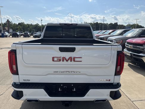 Used 2023 GMC Sierra 1500 AT4 w/ Technology Package image 4