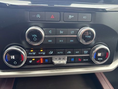 Used 2023 Ford Expedition Limited image 19