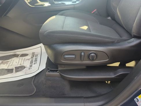 Used 2022 Chevrolet Traverse LT FWD image 25