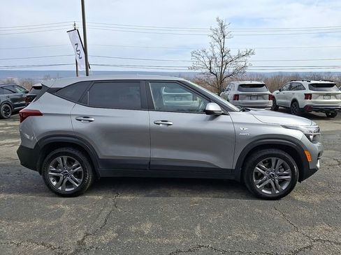 Used 2023 Kia Seltos LX image 7