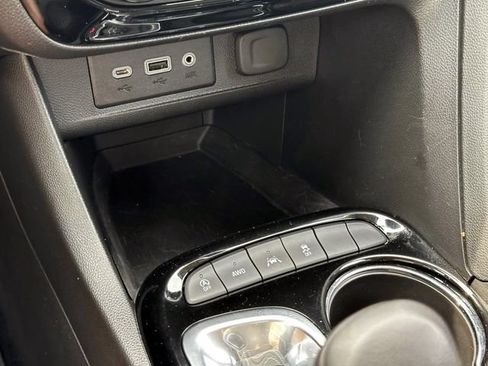 Used 2022 Buick Encore GX Select AWD/4WD image 27