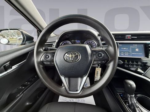 Used 2018 Toyota Camry LE image 13