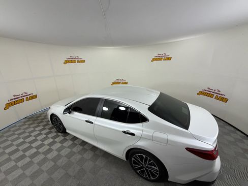 Used 2025 Toyota Camry XLE FWD image 14