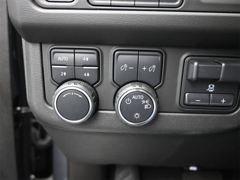 Used 2021 Chevrolet Suburban Z71 w/ Max Trailering Package image 31