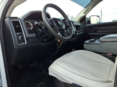 Used 2018 RAM 2500 Tradesman w/ Chrome Appearance Group image 17