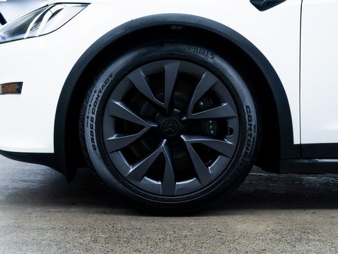 Used 2025 Tesla Model X image 7