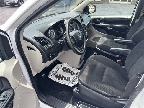 Used 2019 Dodge Grand Caravan SE w/ UConnect Hands-Free Group FWD image 10