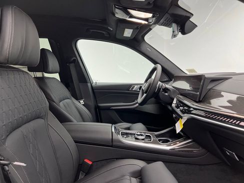 Certified 2025 BMW X7 M60i image 6